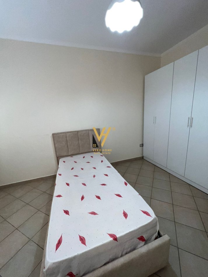 Tirane, jepet me qera apartament 2+1+Ballkon Kati 3, 115 m² 450 € (FRESK)