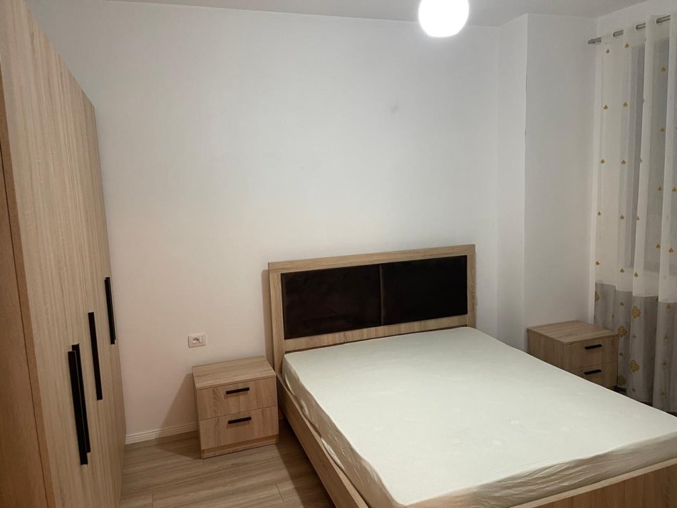 Tirane, jepet me qera apartament 1+1 Kati 2, 65 m² 600 € (Rruga Siri Kodra)