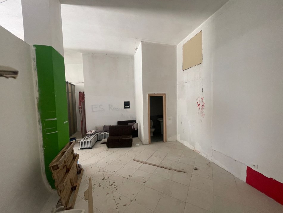 Tirane, shitet ambjent biznesi Kati 0, 80 m² 110.000 € (Shkoze Ambient Biznesi Ne Shitje Me Hipoteke Okazion)