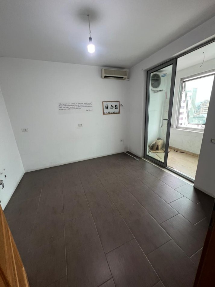 Tirane, jepet me qera zyre Kati 6, 116 m² 700 € (ZOGU I ZI)