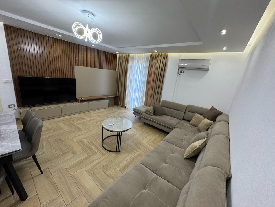 Tirane, jepet me qera apartament 2+1 , 110 m² 1.000 € (21 dhjetori)