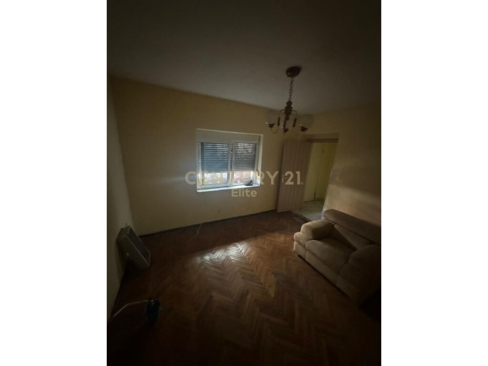Tirane, shitet apartament 1+1 Kati 1, 109.000 € (prane sheshit Willson)