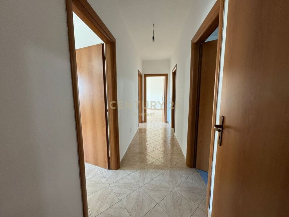 Tirane, shitet apartament 3+1+Ballkon Kati 4, 131 m² 185.000 € (DON BOSKO, SHESIM APARTAMENT 3+1 +POST PARKIMI!!)