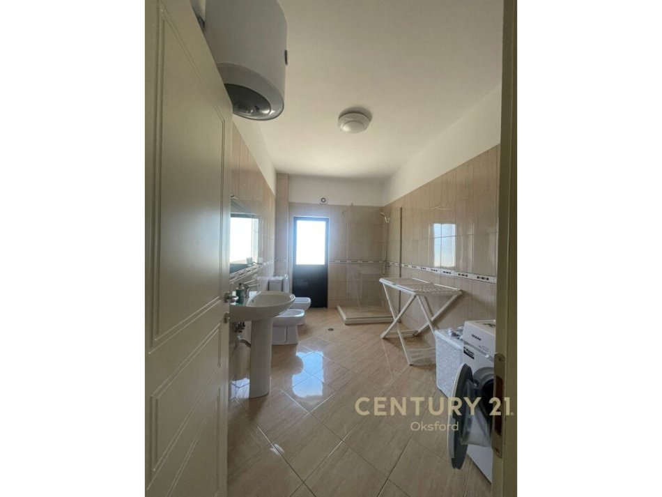 Tirane, jepet me qera 3+1+Aneks+Ballkon Kati 2, 228 m² 500 € (Sauk)