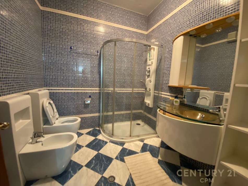 Tirane, jepet me qera apartament 2+1 Kati 7, 126 m² 1.200 € (Ambasada Amerikane, Rruga e Elbasanit)