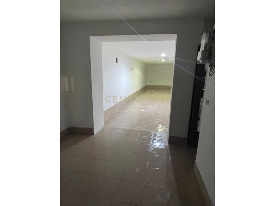 Tirane, jepet me qera zyre Kati -1, 130 m² 700 € (Rruga e Dibrës, Rruga e Dibrës)