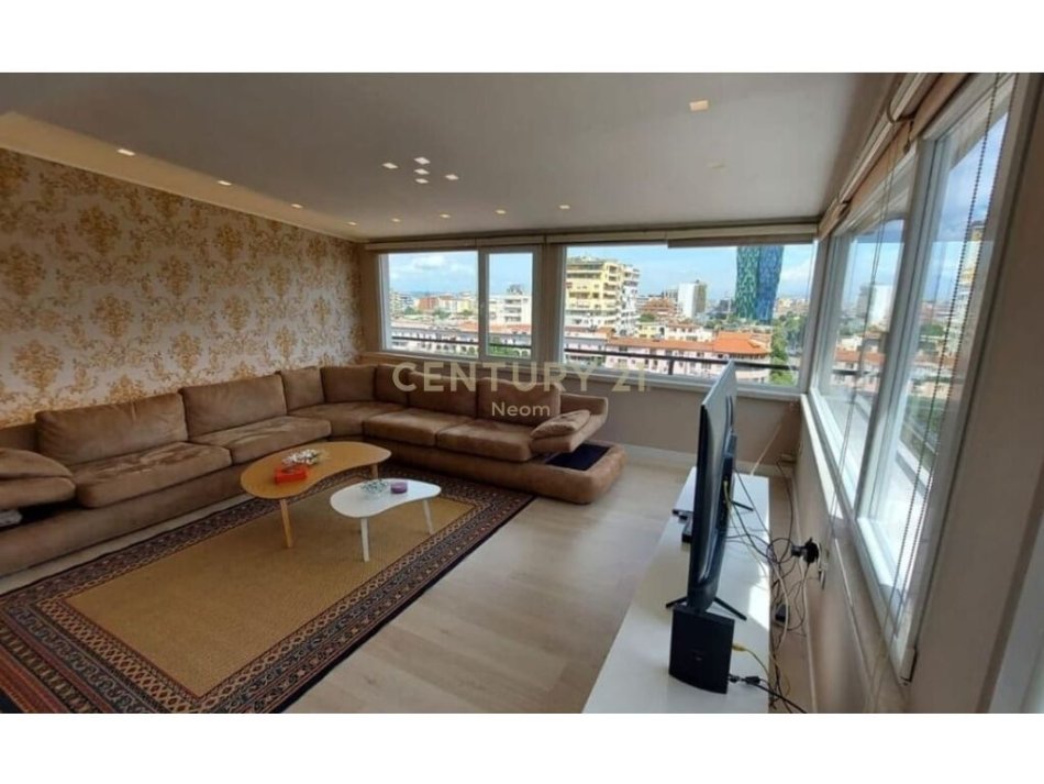 Tirane, jepet me qera 2+1 Kati 12, 165 m² 2.000 € (Ish Blloku)