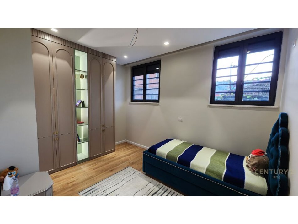 Tirane, shitet apartament 3+1+Ballkon , 110 m² 250.000 € (SELITE)
