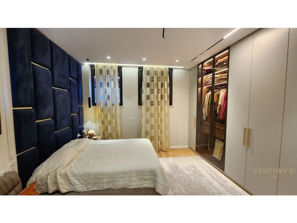 Tirane, shitet apartament 3+1+Ballkon , 110 m² 250.000 € (SELITE)