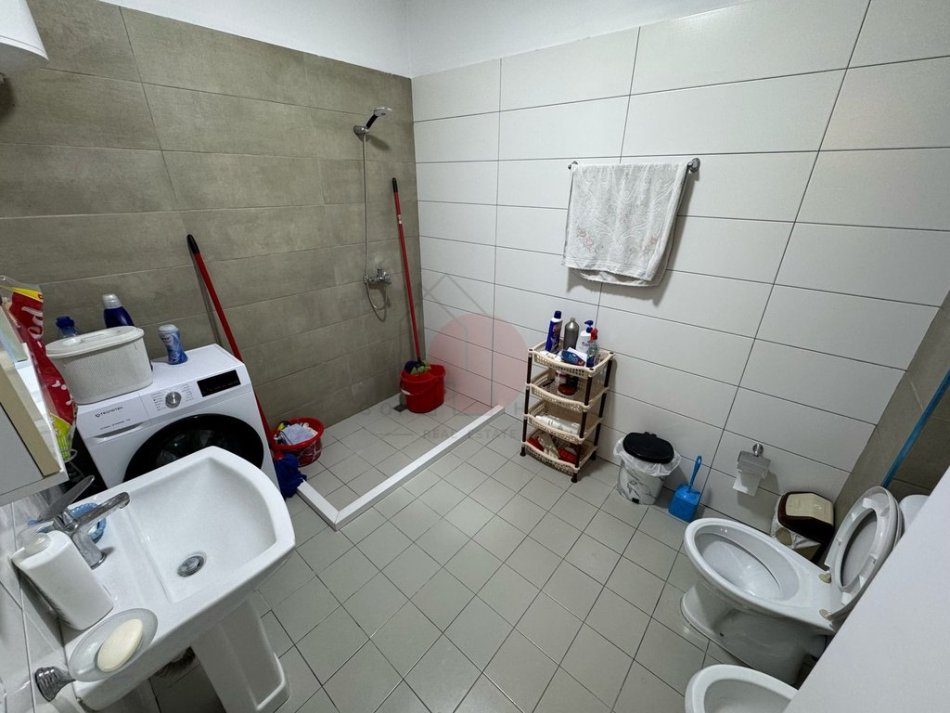 Tirane, shes apartament 2+1 Kati 7, 104 m² 94.000 € (Rrethrrotullimi i Ullirit)