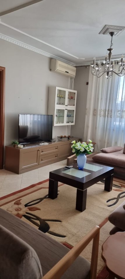 Tirane, jepet me qera apartament 3+1 Kati 5, 110 m² 750 € (21 Dhjetori)