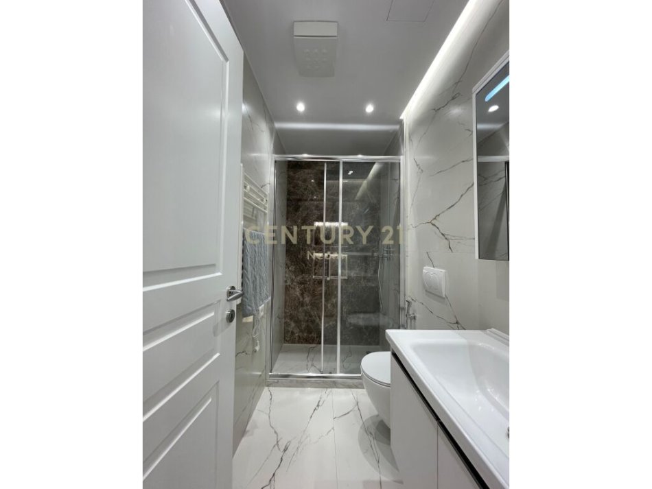 Tirane, jepet me qera apartament 1+1 Kati 1, 55 m² 600 € (Tirana e Re)