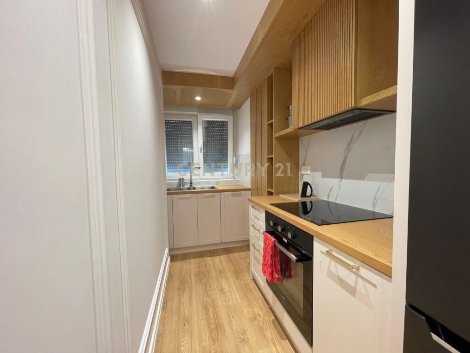 Tirane, jepet me qera apartament 1+1 Kati 1, 55 m² 600 € (Tirana e Re)