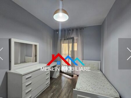 Tirane, jepet me qera apartament 3+1 Kati 7, 128 m² 1.000 € (Rruga e Kavajes,KOMPLEKSI DELIJORGJI)