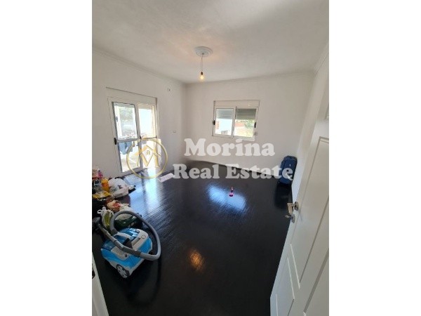 Durres, shitet Vile Kati 1, 380 m² 450.000 € (Rruga Jeronid De Rada)