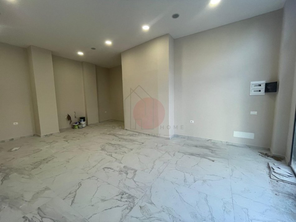 Tirane, jap me qera ambjent biznesi Kati 0, 50 m² 500 € (Laprak)