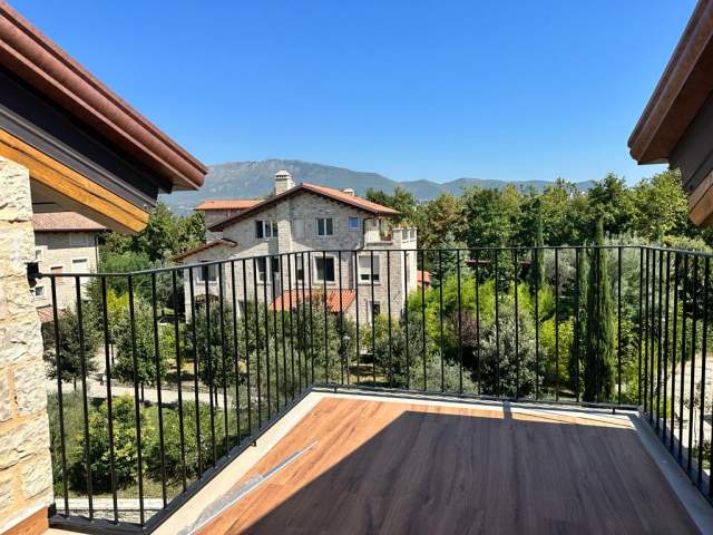 Tirane, shes Vile 5+1+BLK Kati 3, 220 m² 1 Euro (Secret Garden)
