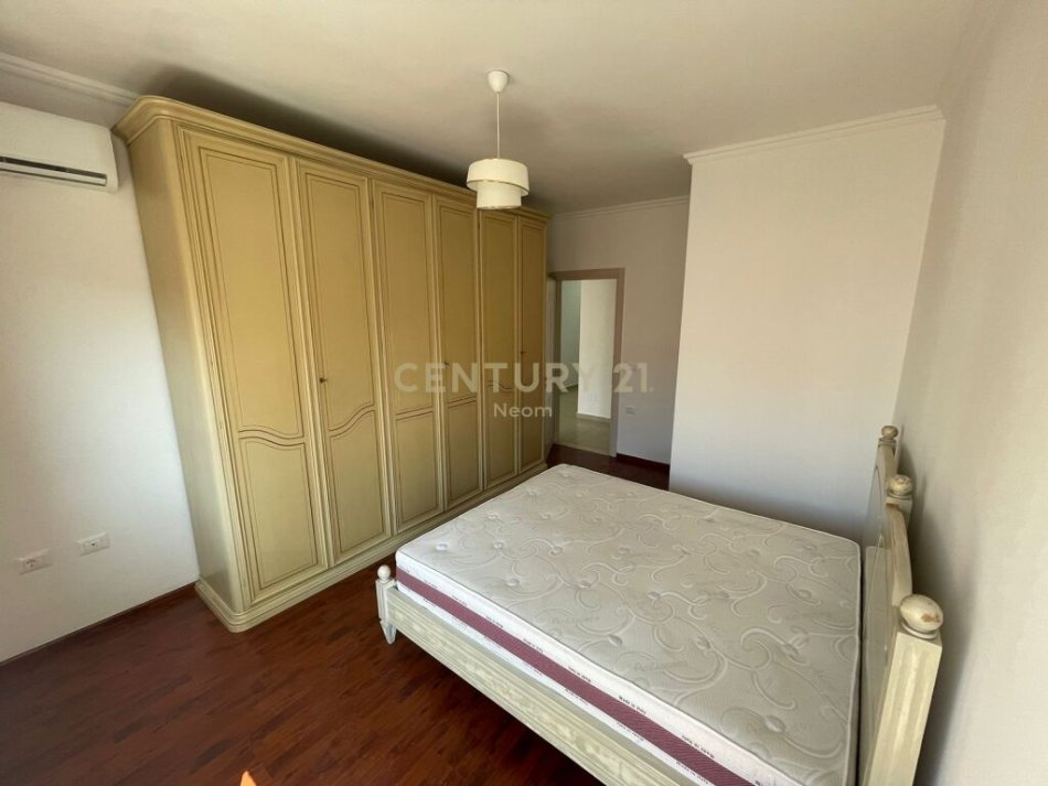 Tirane, jap me qera apartament 1+1+Ballkon , 71 m² 450 € (Liqeni i Thatë)