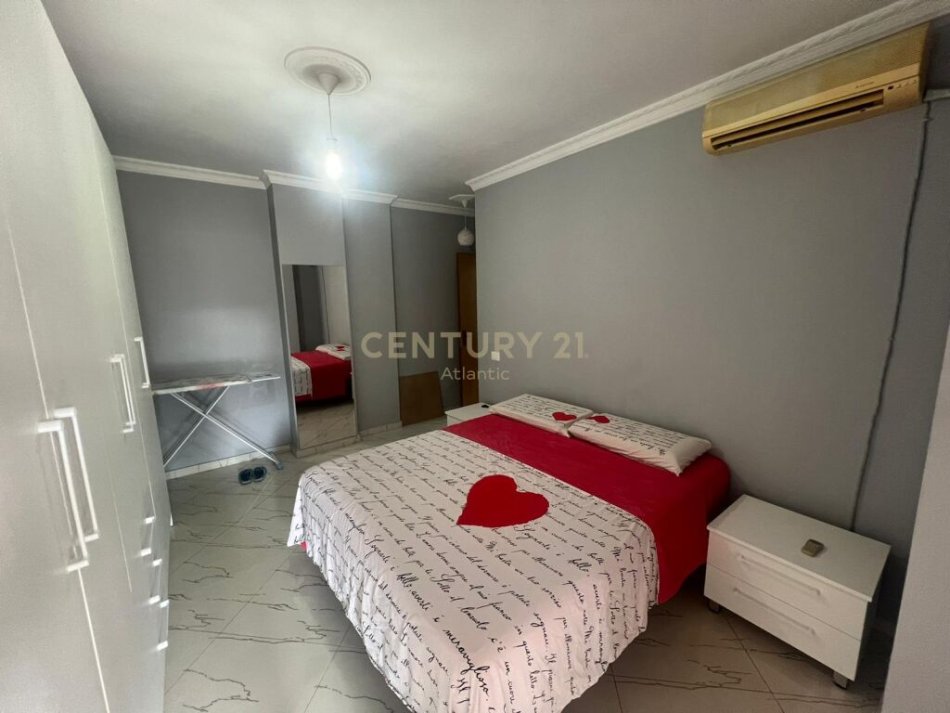 Durres, jepet me qera apartament 2+1+Ballkon Kati 4, 135 m² 400 € (PLAZH, STACIONI PARE)