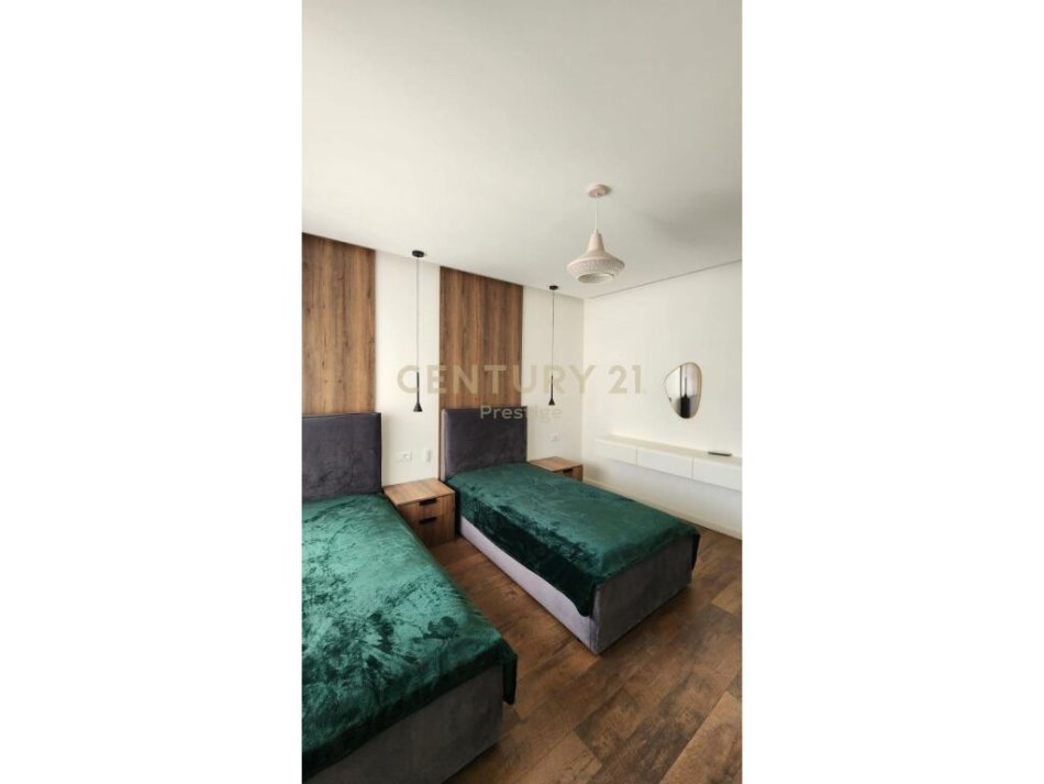 Tirane, jepet me qera apartament 2+1+Ballkon Kati 9, 153 m² 2.000 € (Rruga e Elbasanit)