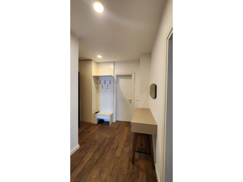 Tirane, jepet me qera apartament 2+1+Ballkon Kati 9, 153 m² 2.000 € (Rruga e Elbasanit)