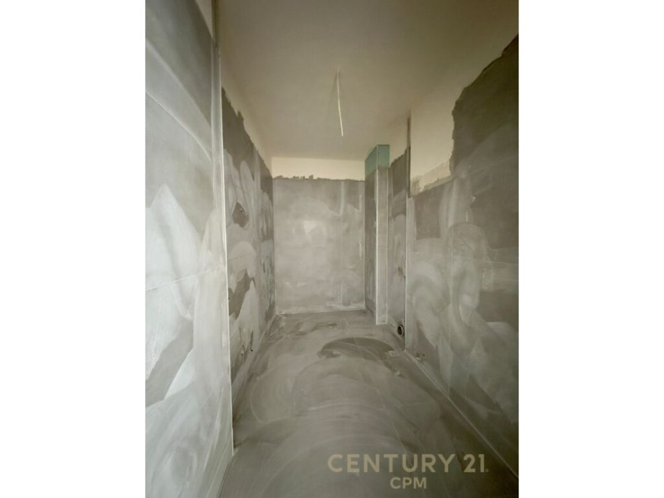 Tirane, shes apartament 1+1+POST PARKIMI+Ballkon , 73 m² 189.098 € (Pazari I ri)