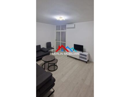 Tirane, jepet me qera apartament 1+1 Kati 7, 68 m² 650 € (Komuna e Parisit)