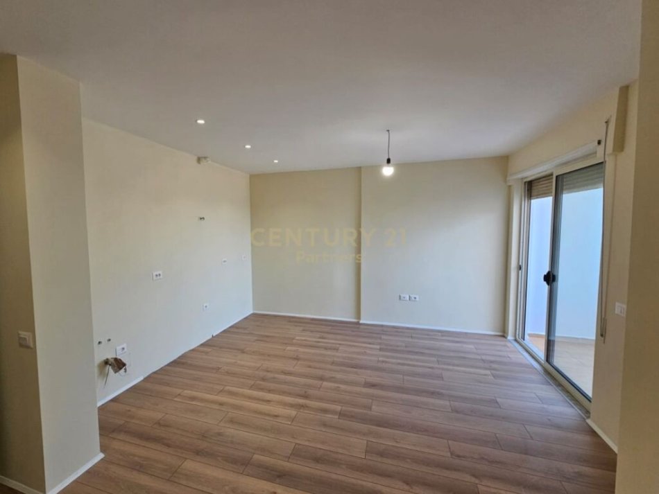 Tirane, shitet apartament 1+1 Kati 9, 58 m² 125.000 € (Ish Parku i autobuzave, Tiranë)