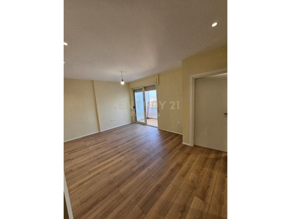 Tirane, shitet apartament 1+1 Kati 9, 58 m² 125.000 € (Ish Parku i autobuzave, Tiranë)