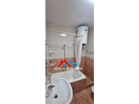 Tirane, jepet me qera apartament 1+1 Kati 7, 68 m² 650 € (Komuna e Parisit)