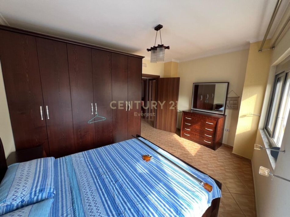 Tirane, jepet me qera apartament 2+1+Ballkon Kati 5, 96 m² 500 € (Shkolla e Bashkuar)