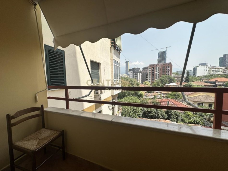 Tirane, jepet me qera apartament 1+1 Kati 4, 46 m² 600 € (Rruga e Bogdaneve)