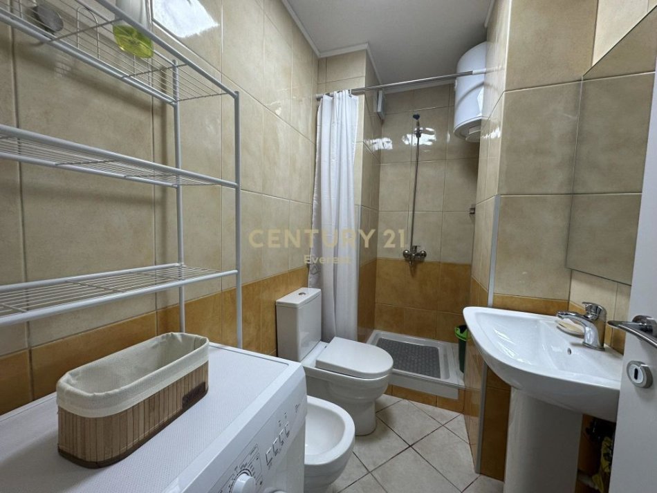 Tirane, jepet me qera apartament 1+1 Kati 4, 46 m² 600 € (Rruga e Bogdaneve)