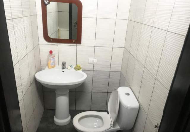 Tirane, jepet me qera ambjent biznesi 61 m² 25.000 Leke