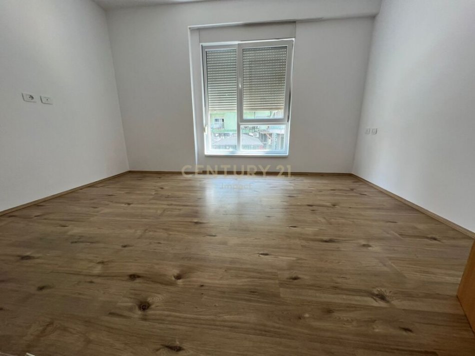 Tirane, jepet me qera apartament 3+1 Kati 2, 120 m² 700 € (21 DHJETORI)
