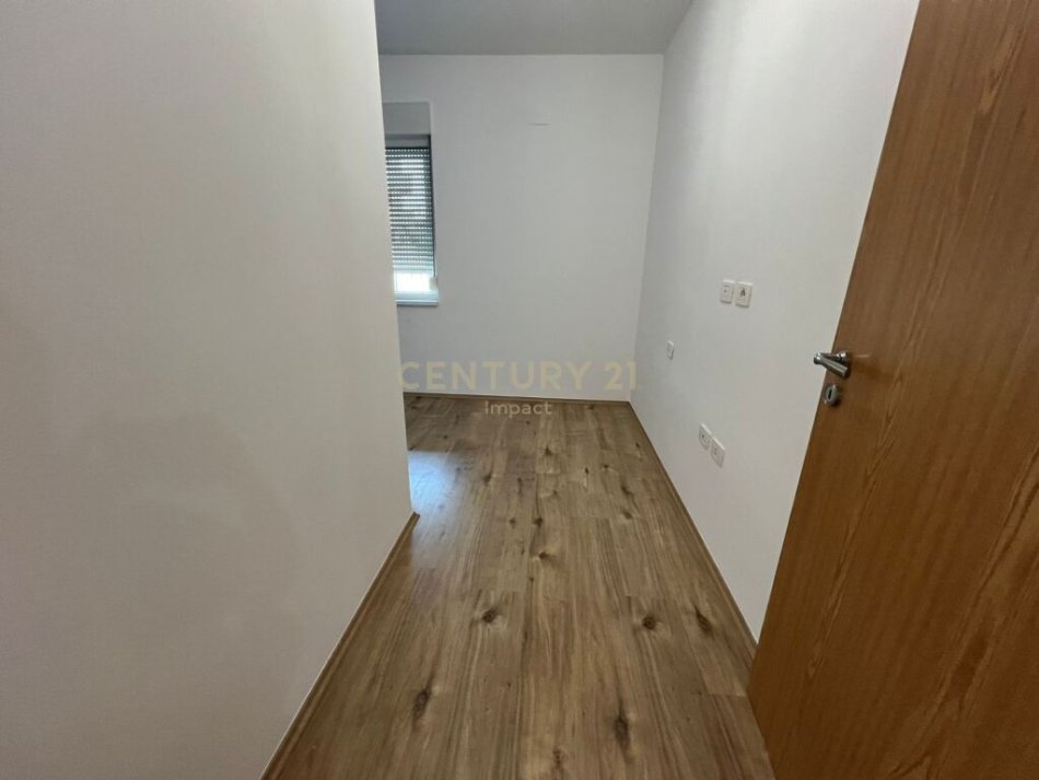Tirane, jepet me qera apartament 3+1 Kati 2, 120 m² 700 € (21 DHJETORI)