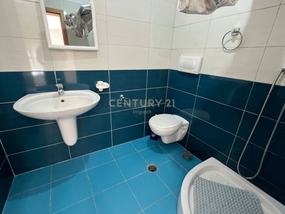 Tirane, jepet me qera apartament 3+1 Kati 2, 120 m² 700 € (21 DHJETORI)