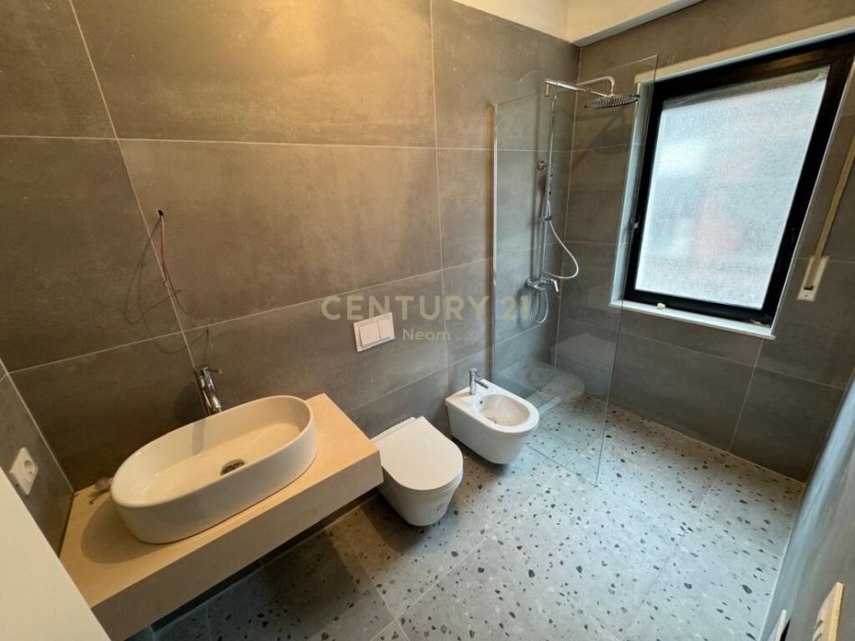 Tirane, shes apartament 2+1+2+Ballkon , 112 m² 180.000 € (Kodra e Diellit)
