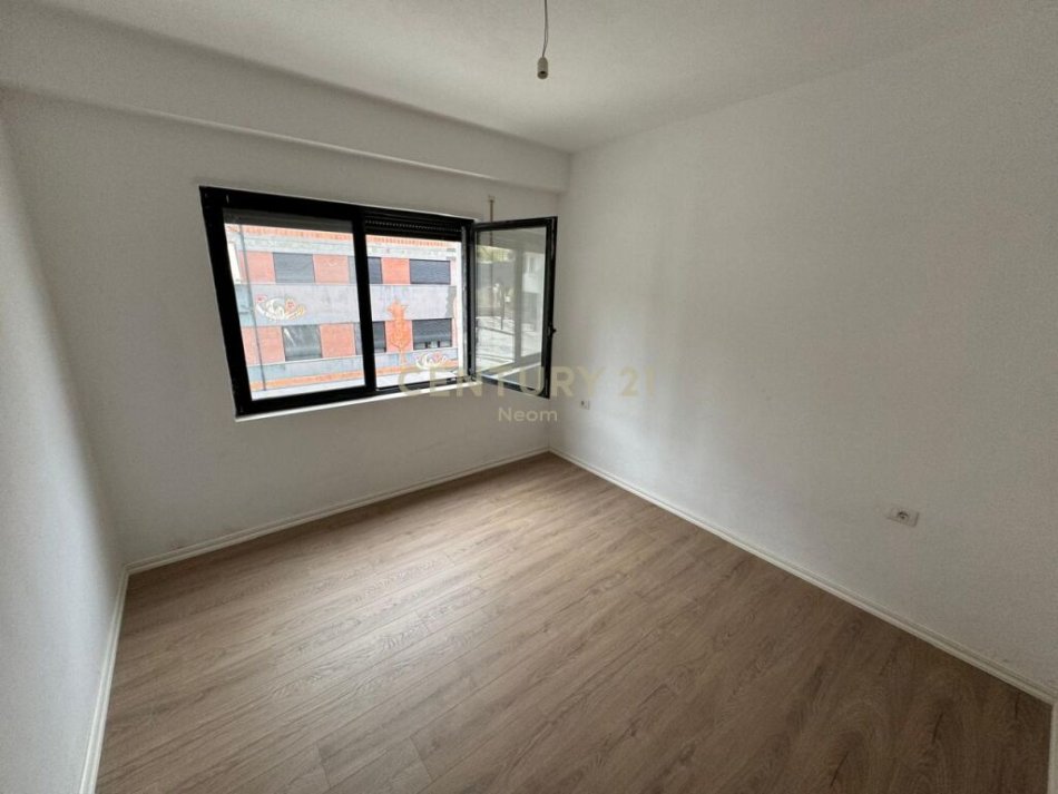 Tirane, shes apartament 2+1+2+Ballkon , 112 m² 180.000 € (Kodra e Diellit)