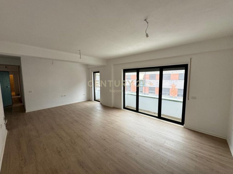 Tirane, shes apartament 2+1+2+Ballkon , 112 m² 180.000 € (Kodra e Diellit)