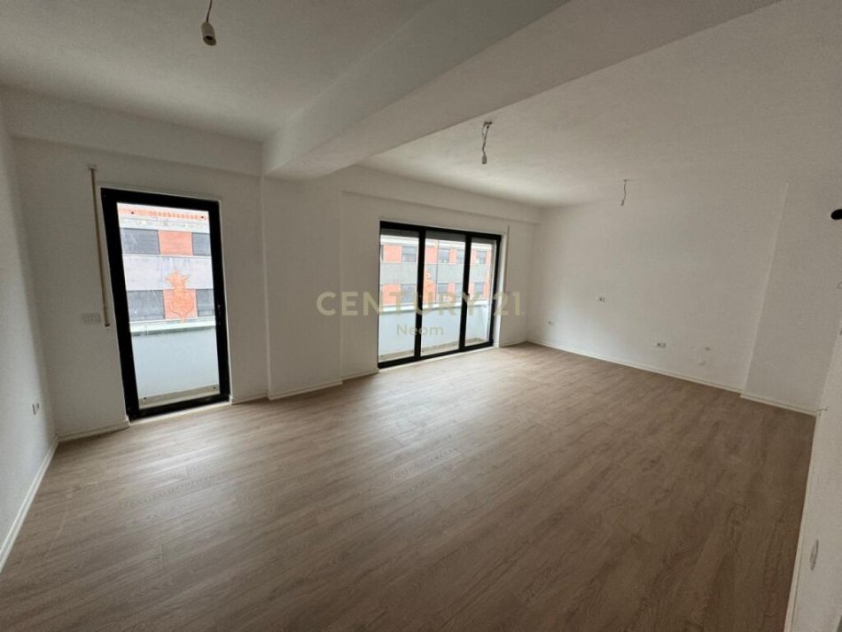 Tirane, shes apartament 2+1+2+Ballkon , 112 m² 180.000 € (Kodra e Diellit)