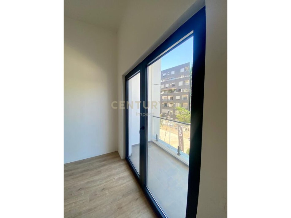 Tirane, jepet me qera apartament 2+1 Kati 1, 113 m² 700 € (Rruga e Dibrës, Kompleksi Arlis Farmacia 10)