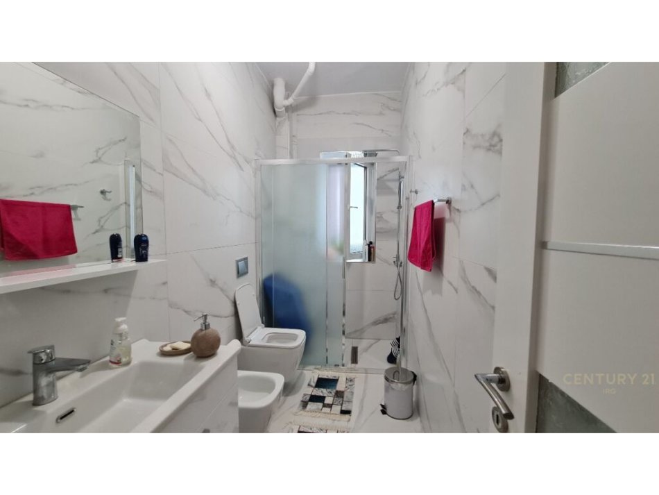 Tirane, jepet me qera apartament 1+1 , 67 m² 700 € (sheshi willson)