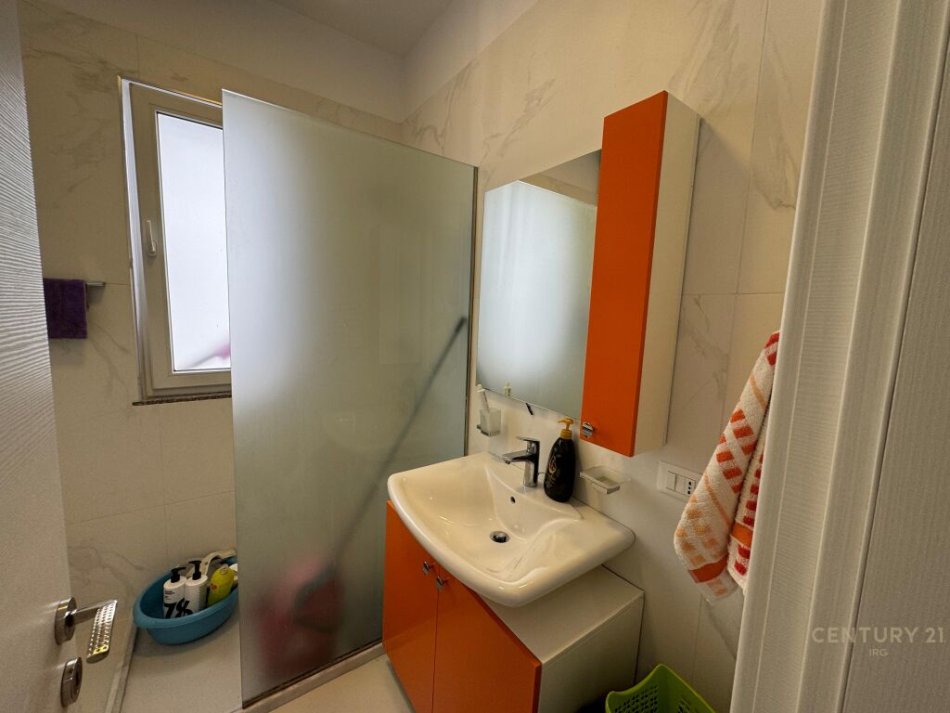 Tirane, jap me qera apartament 2+1+Ballkon , 81 m² 850 € (Kika 2, Komuna e Parisit)