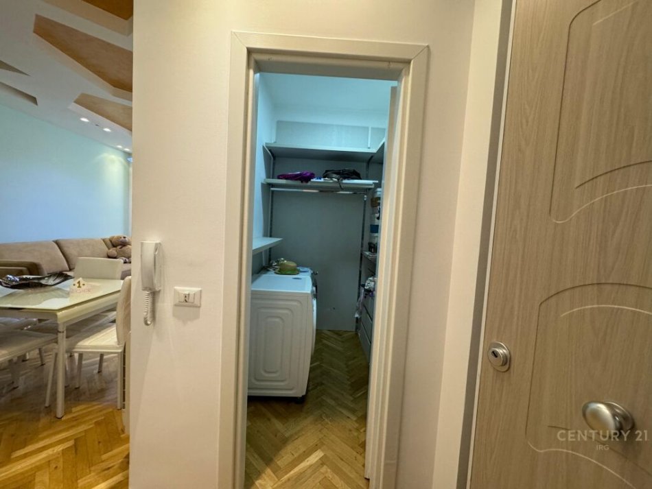 Tirane, jap me qera apartament 2+1+Ballkon , 81 m² 850 € (Kika 2, Komuna e Parisit)