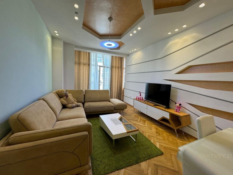 Tirane, jap me qera apartament 2+1+Ballkon , 81 m² 850 € (Kika 2, Komuna e Parisit)