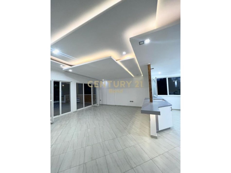 Tirane, shes apartament 2+1+2+Verande , 172 m² 280.000 € (Liqeni i Thatë)
