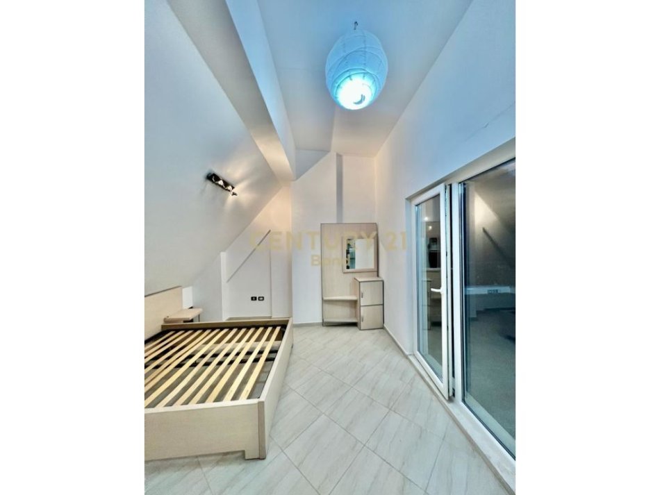 Tirane, shes apartament 2+1+2+Verande , 172 m² 280.000 € (Liqeni i Thatë)