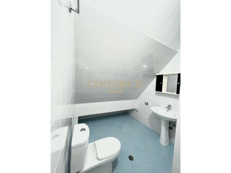 Tirane, shes apartament 2+1+2+Verande , 172 m² 280.000 € (Liqeni i Thatë)