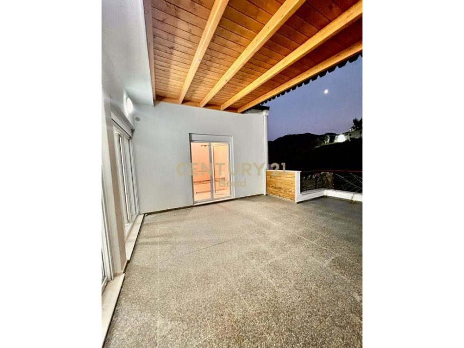 Tirane, shes apartament 2+1+2+Verande , 172 m² 280.000 € (Liqeni i Thatë)